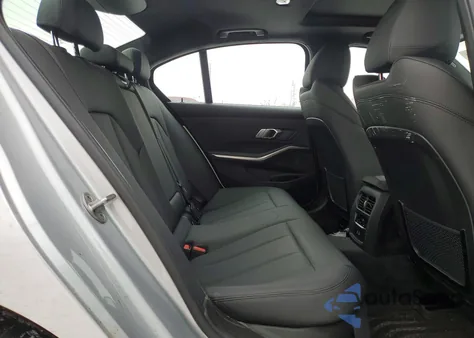 2021 BMW 330Xi z USA, uszkodzony, nr VIN WBA5R7C08MFL29691